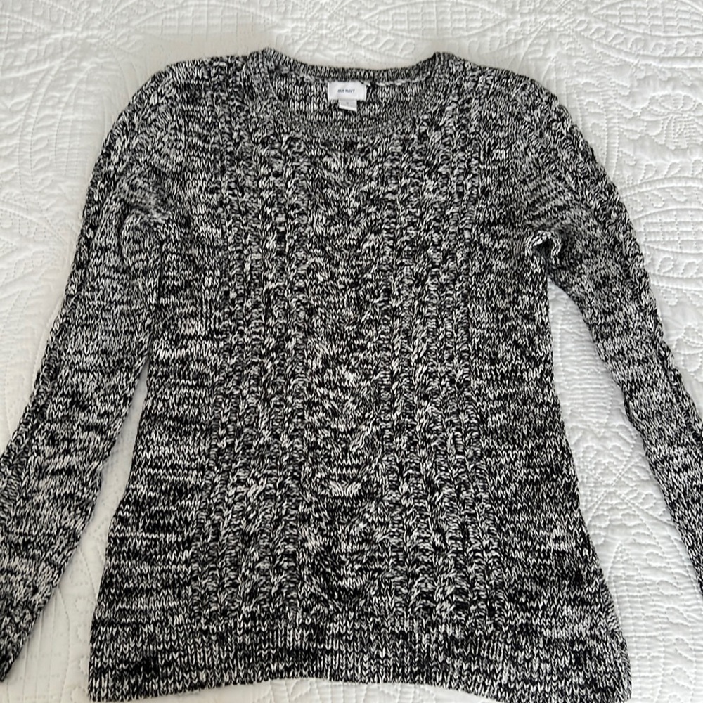 Cotton black and white knit sweater crew neck
